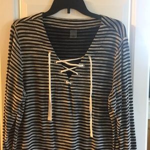 Long sleeve tie front top.